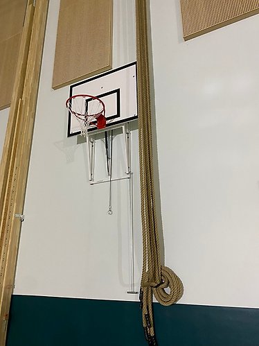 basketkorg på vägg
